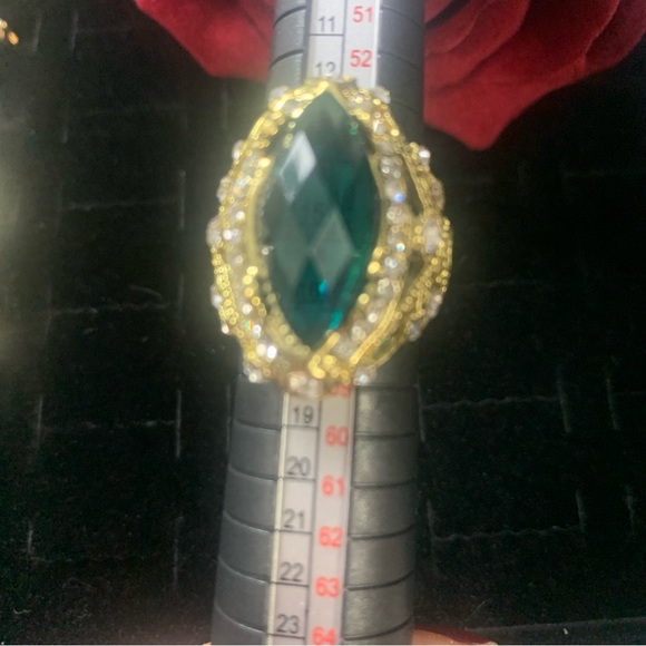 Eye shaped Ring Irregular Zircon Big Green Rhinestones Gold Tone - Picture 10 of 11